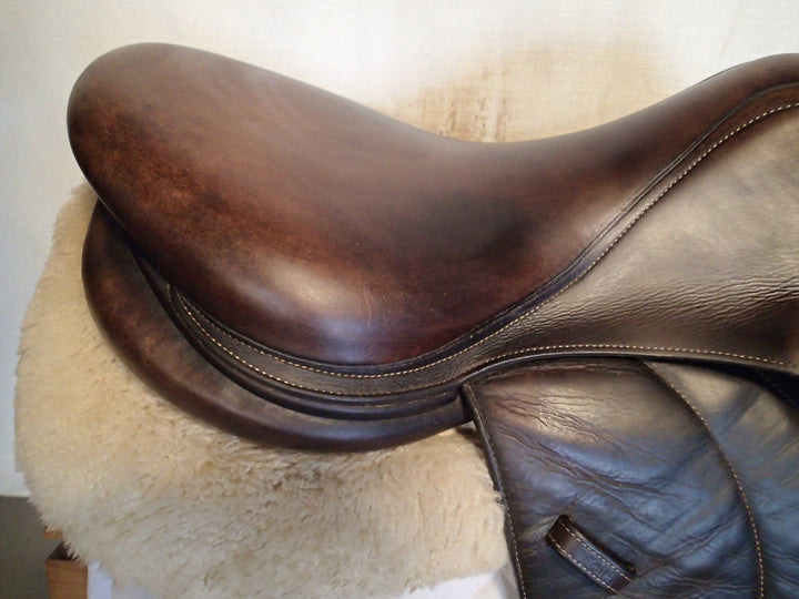 17" Voltaire Palm Beach Saddle - Full Buffalo - 2017 - 2A Flaps - 4.75" dot to dot - Pro Panels (127)
