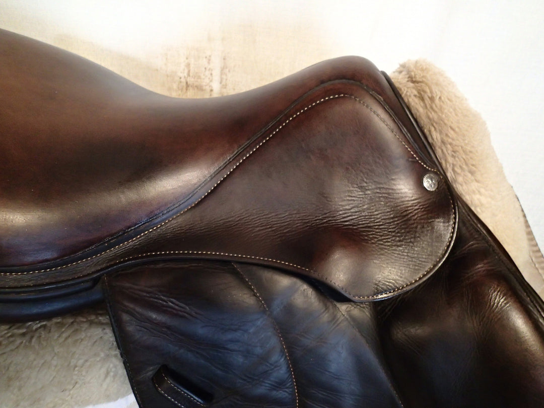 17" Voltaire Palm Beach Saddle - Full Buffalo - 2017 - 2A Flaps - 4.75" dot to dot - Pro Panels (127)