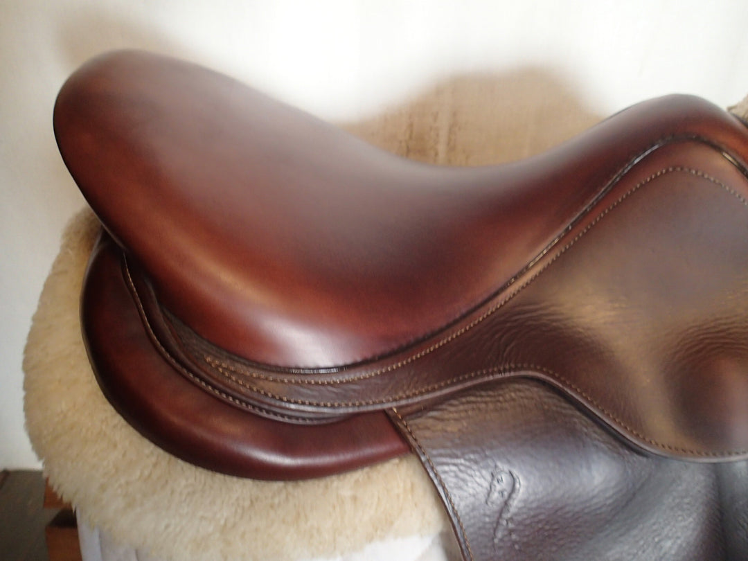 17" Antares Connexion Saddle - Full Buffalo - 2020 - 2AB Flaps - 5" dot to dot (133)