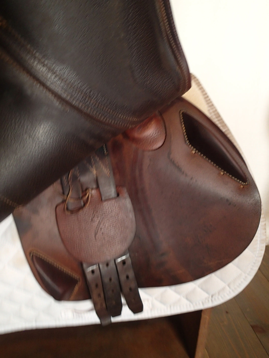 17" Antares Connexion Saddle - Full Buffalo - 2020 - 2AB Flaps - 5" dot to dot (133)