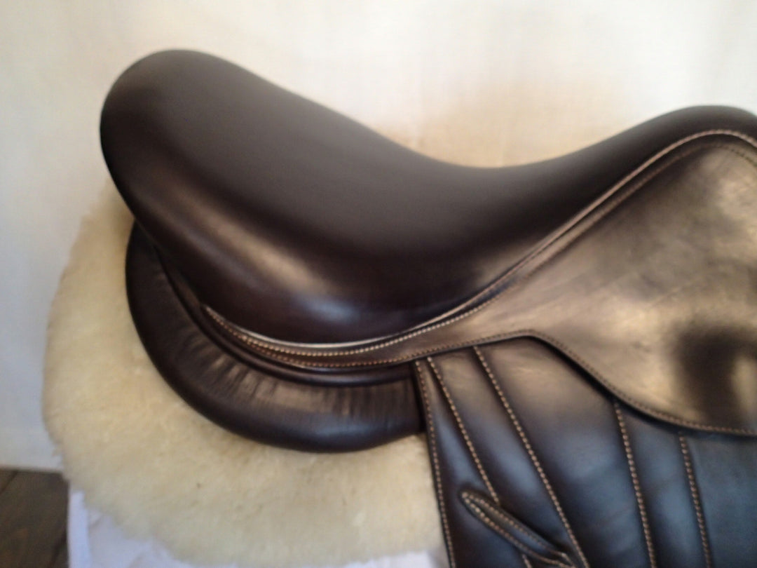 16" Butet Premium Saddle - Full Calfskin - 2020 - M Seat - 1.5 Flaps - 4.5" dot to dot