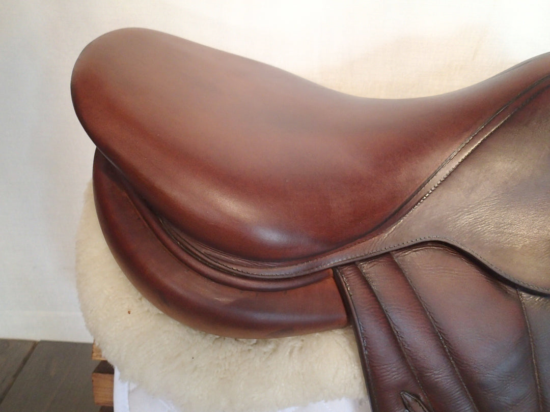 17" Butet Premium Saddle - Full Calfskin - 2015 - L Seat - 2.5 Flaps - 4.25" dot to dot