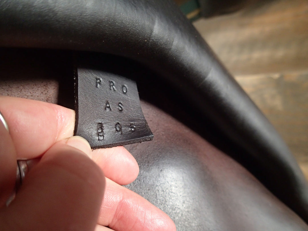 16.5" Voltaire Palm Beach Saddle - Full Buffalo - 2021 - 2 Flaps - 4.75" dot to dot - Pro Panels (156)