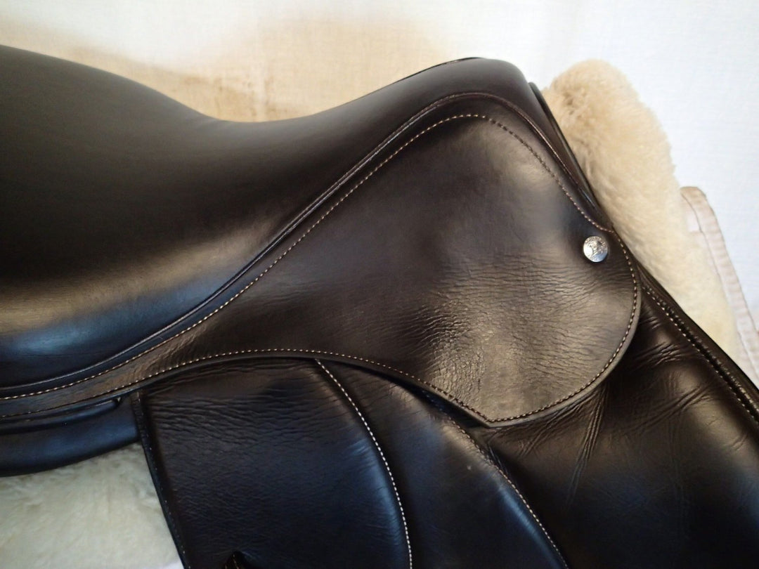 17" Voltaire Palm Beach Saddle - Full Buffalo - 2022 - 1A Flaps - 4.75" dot to dot - FIN Panels