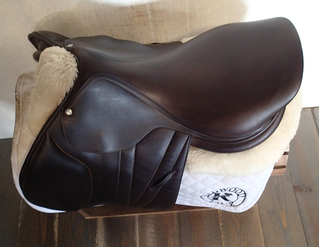 17.5" Butet Premium Saddle - Full Calfskin - 2020 - M Seat - 2.25 Flaps - 4.5" dot to dot