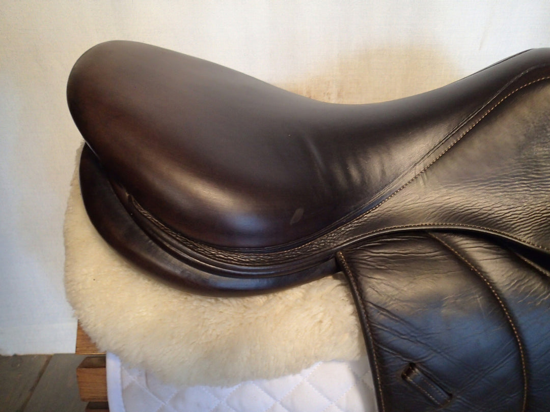 18" Voltaire Calgary Saddle - Full Buffalo - 2018 - 3AA Flaps - 4.75" dot to dot - Pro Panels