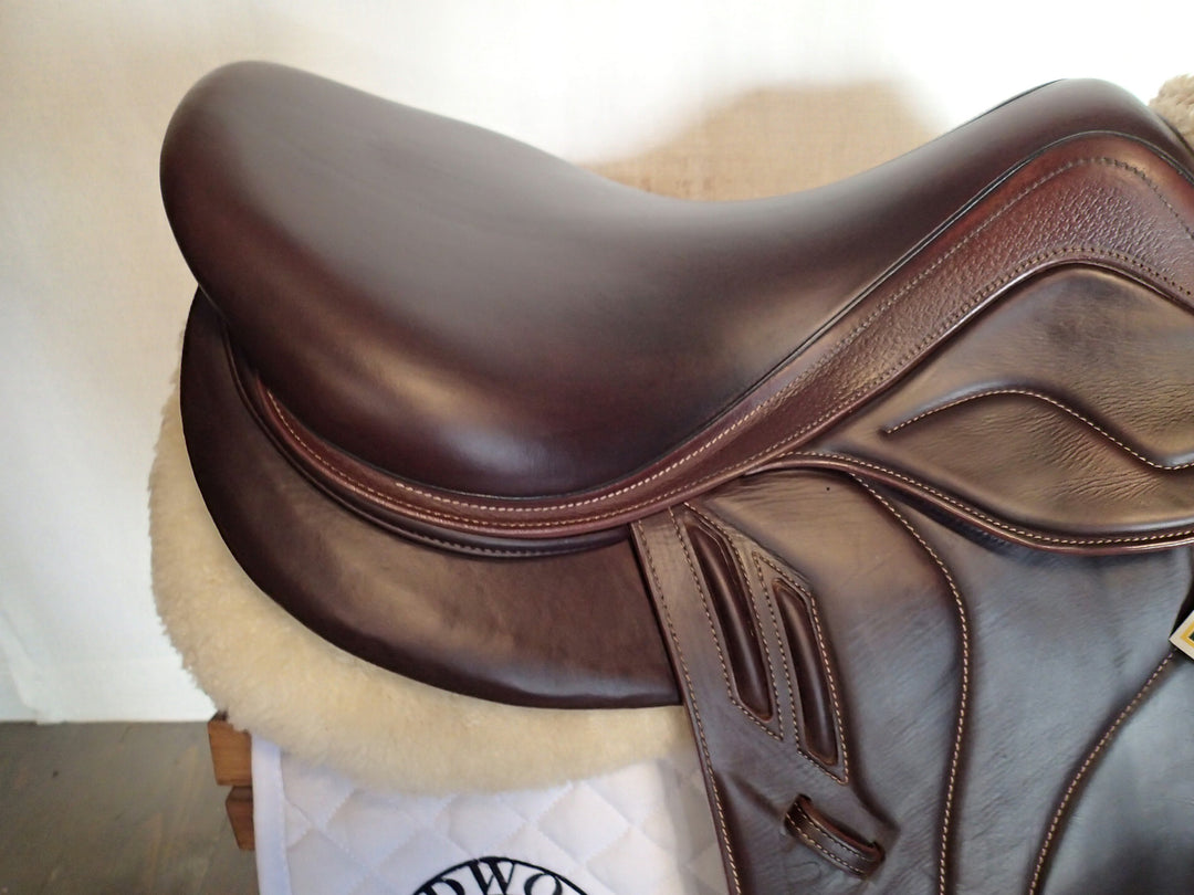 17.5" Devoucoux Biarritz Lab Saddle - Full Buffalo - 2022 - 3ABR Flaps - 4.75" dot to dot