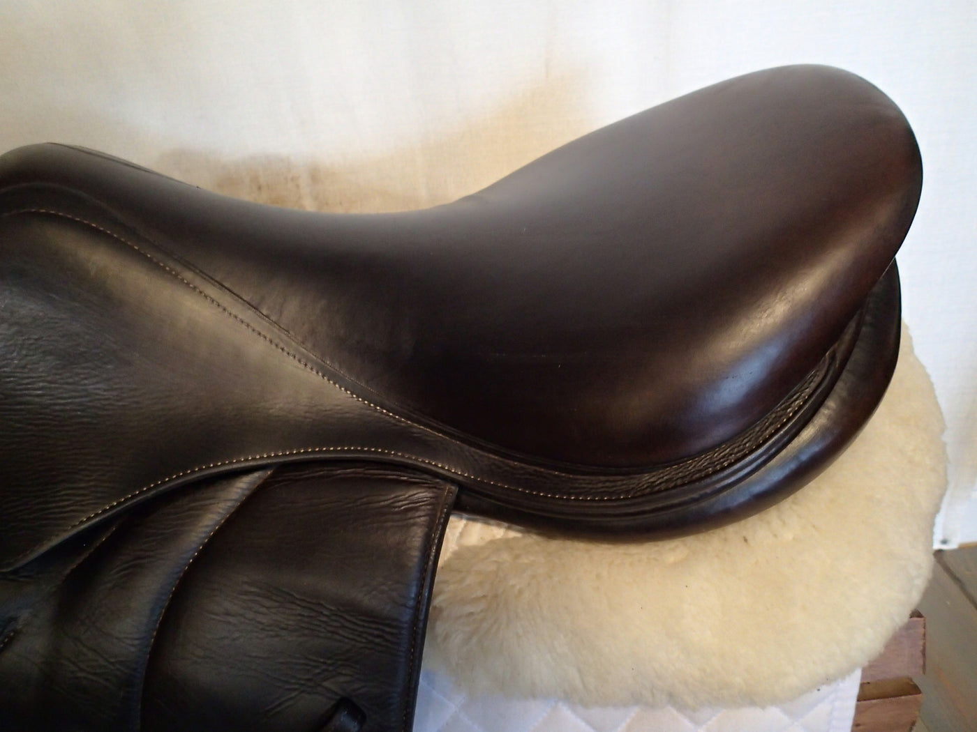 16" Voltaire Palm Beach Saddle - Full Buffalo - 2017 - 1A Flaps - 4.75" dot to dot - FIN Panels