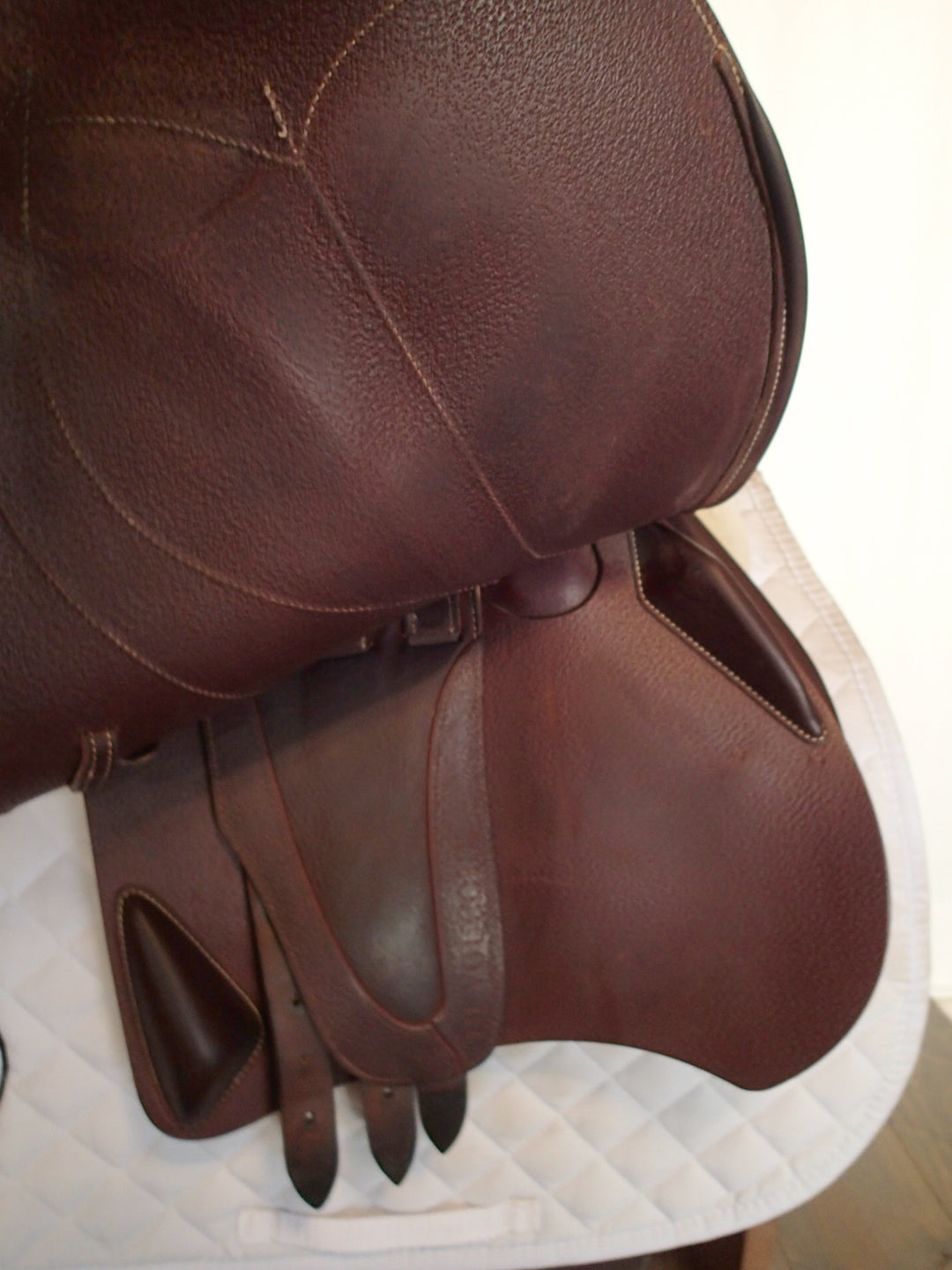 17.5" Devoucoux Biarritz Lab Saddle - Full Buffalo - 2022 - 3ABR Flaps - 4.75" dot to dot