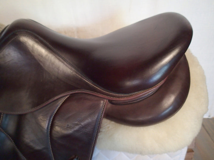 16.5" Devoucoux Biarritz S Saddle - Full Buffalo - 2022 - 2 Flaps - 4.5" dot to dot