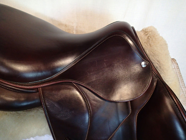 16.5" Devoucoux Biarritz S Saddle - Full Buffalo - 2022 - 2 Flaps - 4.5" dot to dot