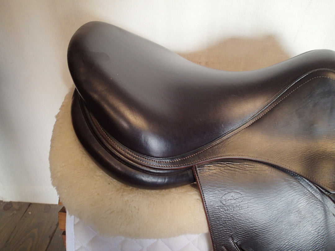 17" Devoucoux Oldara Saddle - Full Buffalo - 2013 - 2AA Flaps - 4.5" dot to dot