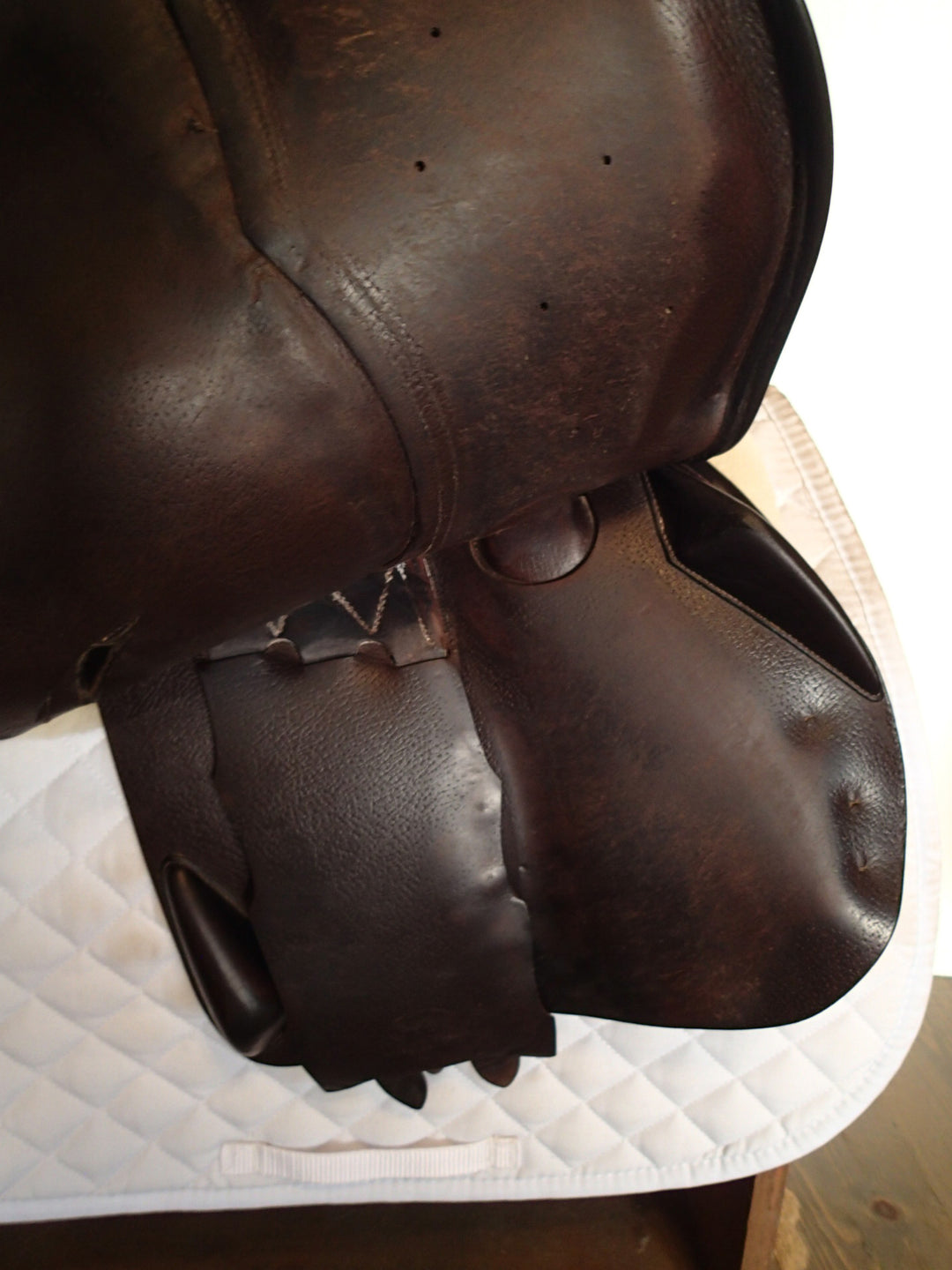 17" Devoucoux Oldara Saddle - Full Buffalo - 2013 - 2AA Flaps - 4.5" dot to dot