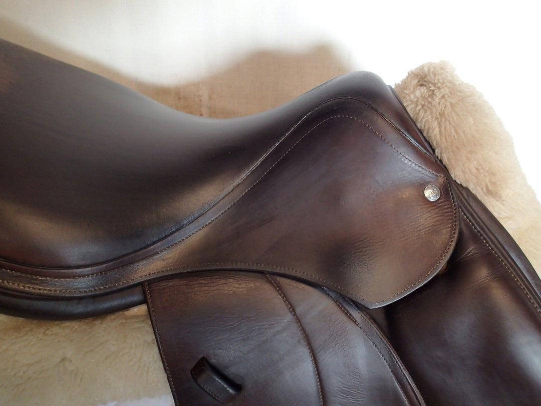 17" Voltaire Palm Beach Saddle - Full Buffalo - 2013 - 3A Flaps - 4.75" dot to dot - Pro Panels