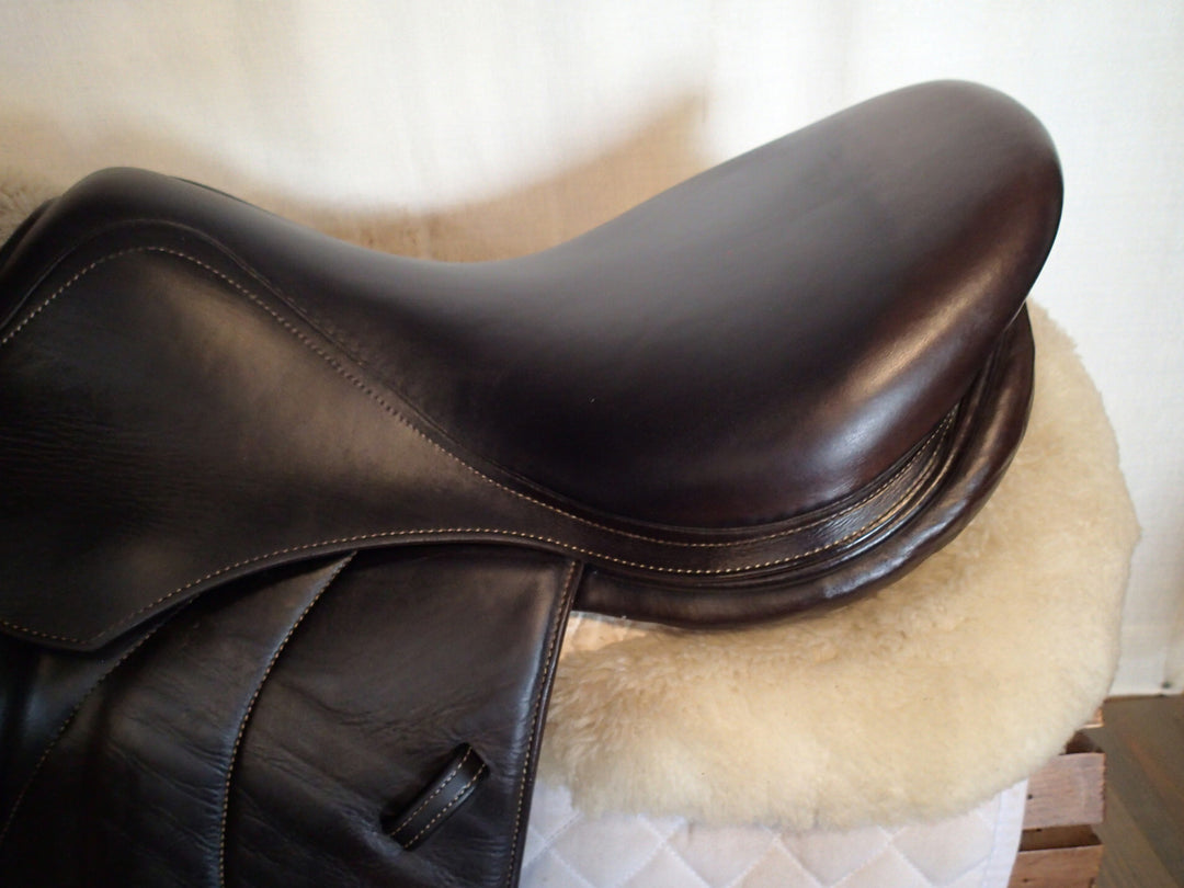 17.5" Voltaire Palm Beach Saddle - Full Buffalo - 2016 - 3AAA Flaps - 4.75" dot to dot - Wool Flocked