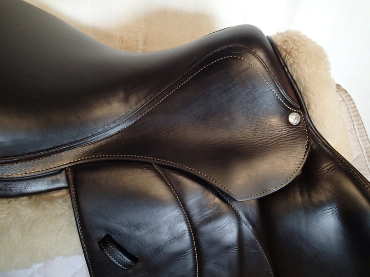 17.5" Voltaire Palm Beach Saddle - Full Buffalo - 2016 - 3AAA Flaps - 4.75" dot to dot - Wool Flocked