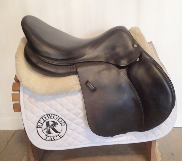 18" Voltaire Stuttgart Saddle - 2015 - 2A Flaps - 5.25" dot to dot - Pro Panels