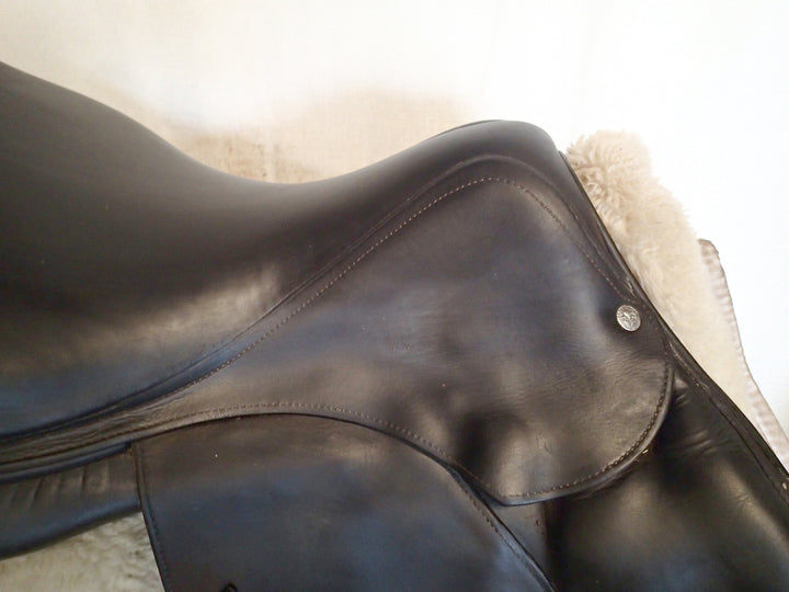 18" Voltaire Stuttgart Saddle - 2015 - 2A Flaps - 5.25" dot to dot - Pro Panels