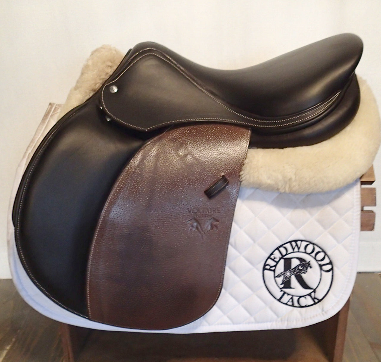 17.5" Voltaire Palm Beach Saddle - 2022 - 4A Flaps - 5" dot to dot - FIN Panels