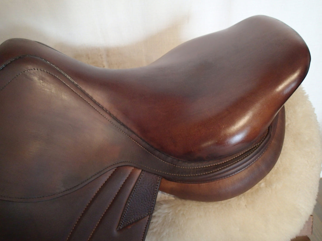 16.5" CWD Saddle - Full Buffalo - 2011 - 2L Flaps - SE02 - 4.25" dot to dot - Pro Panels