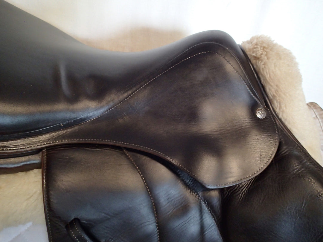 17.5" Voltaire Palm Beach Saddle - Full Buffalo - 2014 - 3AA Flaps - 4.75" dot to dot - Wool Flocked