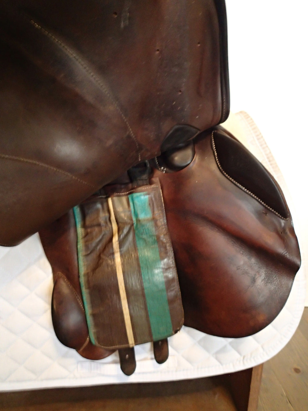 17.5" Voltaire Palm Beach Saddle - Full Buffalo - 2014 - 3AA Flaps - 4.75" dot to dot - Wool Flocked