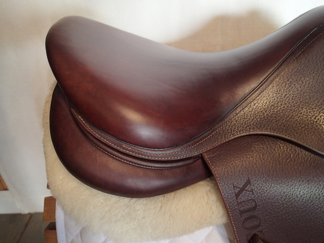 17" Devoucoux Biarritz O Saddle - 2023 - 2A Flaps - 4.75" dot to dot