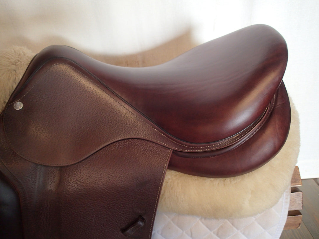 17" Devoucoux Biarritz O Saddle - 2023 - 2A Flaps - 4.75" dot to dot