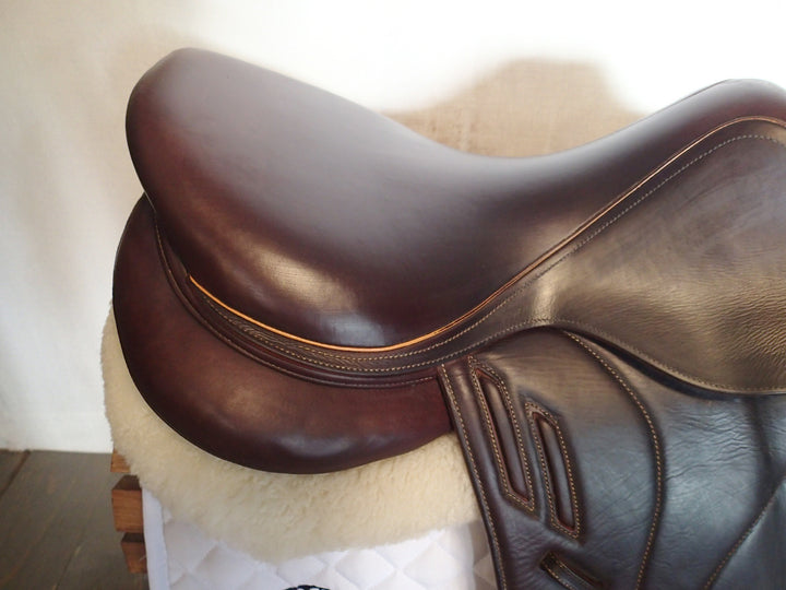 17.5" Devoucoux Biarritz Lab Saddle - Full Buffalo - 2017 - 2AR Flaps - 4.75" dot to dot