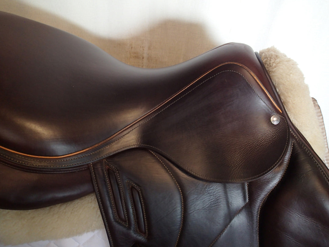 17.5" Devoucoux Biarritz Lab Saddle - Full Buffalo - 2017 - 2AR Flaps - 4.75" dot to dot