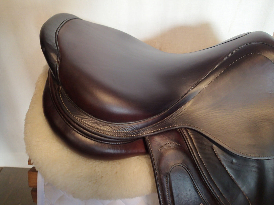 17" CWD Hunter 2Gs Saddle - Full Buffalo - 2015 - 2L Flaps - SE30 - 4.5" dot to dot