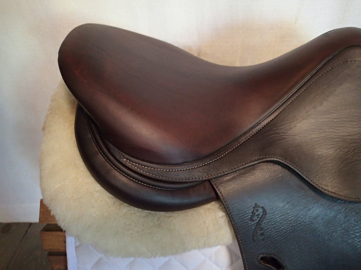 17" Antares Connexion Saddle - Full Buffalo - 2017 - 3N Flaps - 5" dot to dot