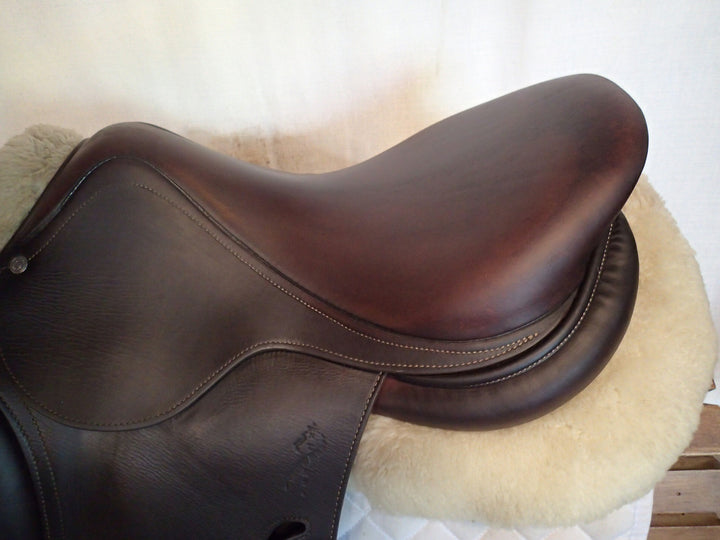 17" Antares Connexion Saddle - Full Buffalo - 2017 - 3N Flaps - 5" dot to dot