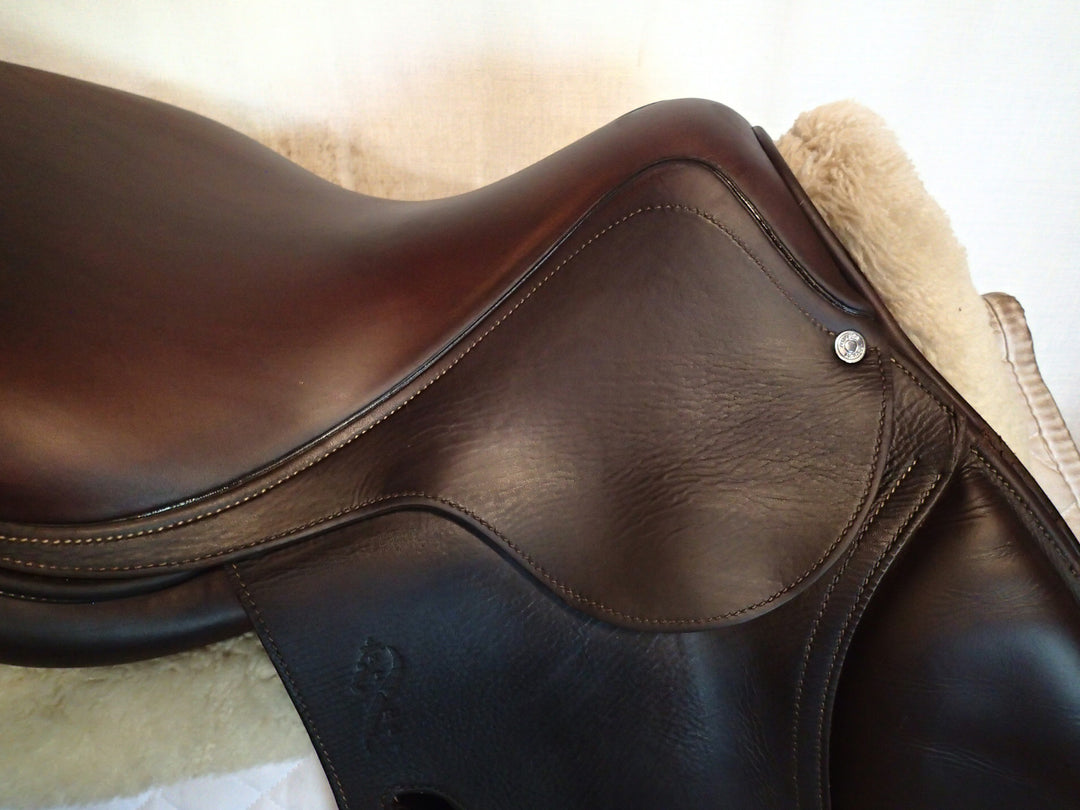 17" Antares Connexion Saddle - Full Buffalo - 2017 - 3N Flaps - 5" dot to dot