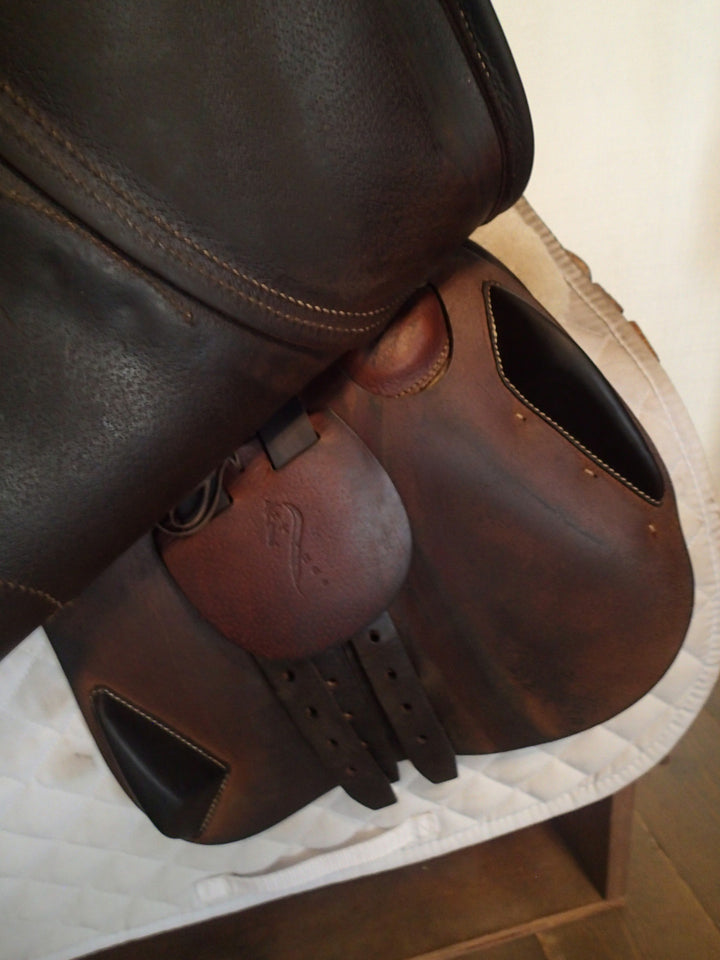16.5" Antares Contact Saddle - Full Buffalo - 2021 - 1NB Flaps - 5" dot to dot (235)