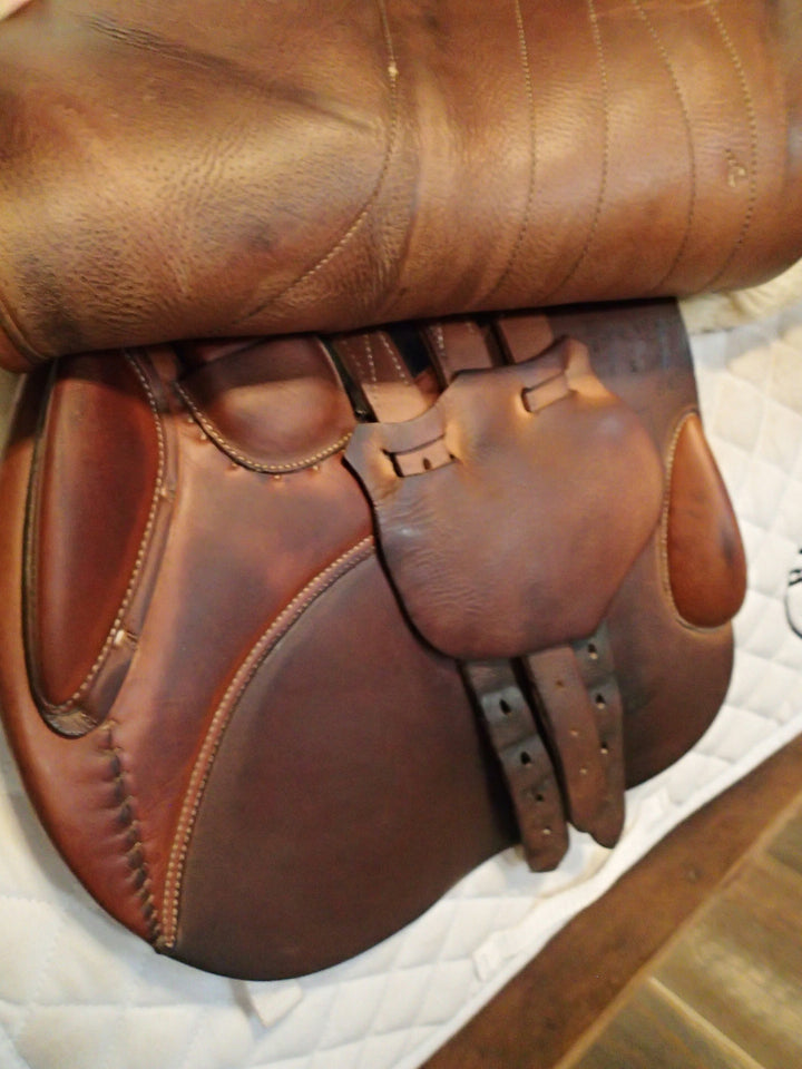 17.5" Butet Premium Saddle - Full Calfskin - 2015 - P Seat - 2.5 Flaps - 4.25" dot to dot (237)