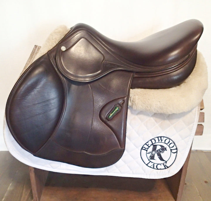 17.5" Amerigo Pinerolo DJ Salto Saddle - Full Buffalo - 2024 - 4.5" dot to dot - Wool Flocked (239)
