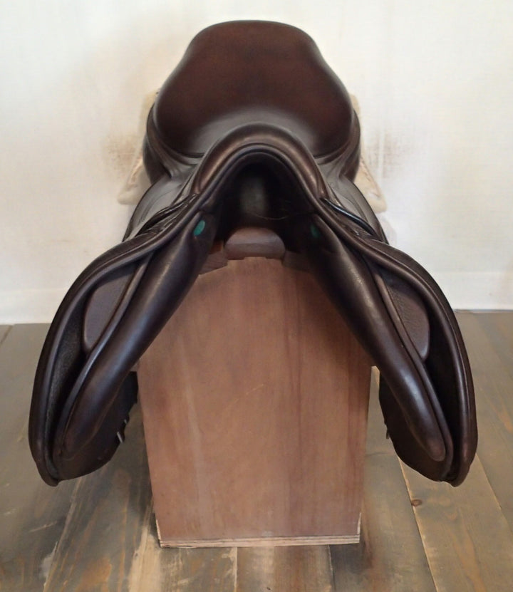 17.5" Amerigo Pinerolo DJ Salto Saddle - Full Buffalo - 2024 - 4.5" dot to dot - Wool Flocked (239)