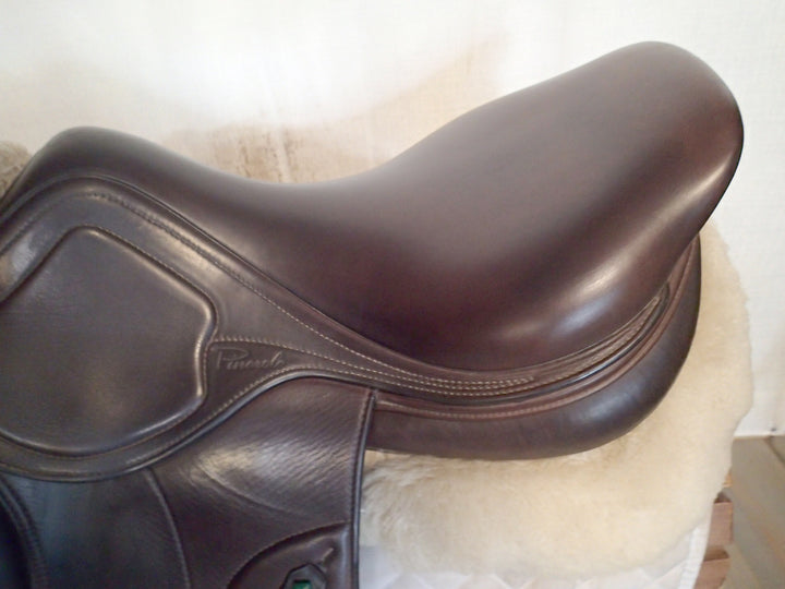 17.5" Amerigo Pinerolo DJ Salto Saddle - Full Buffalo - 2024 - 4.5" dot to dot - Wool Flocked (239)