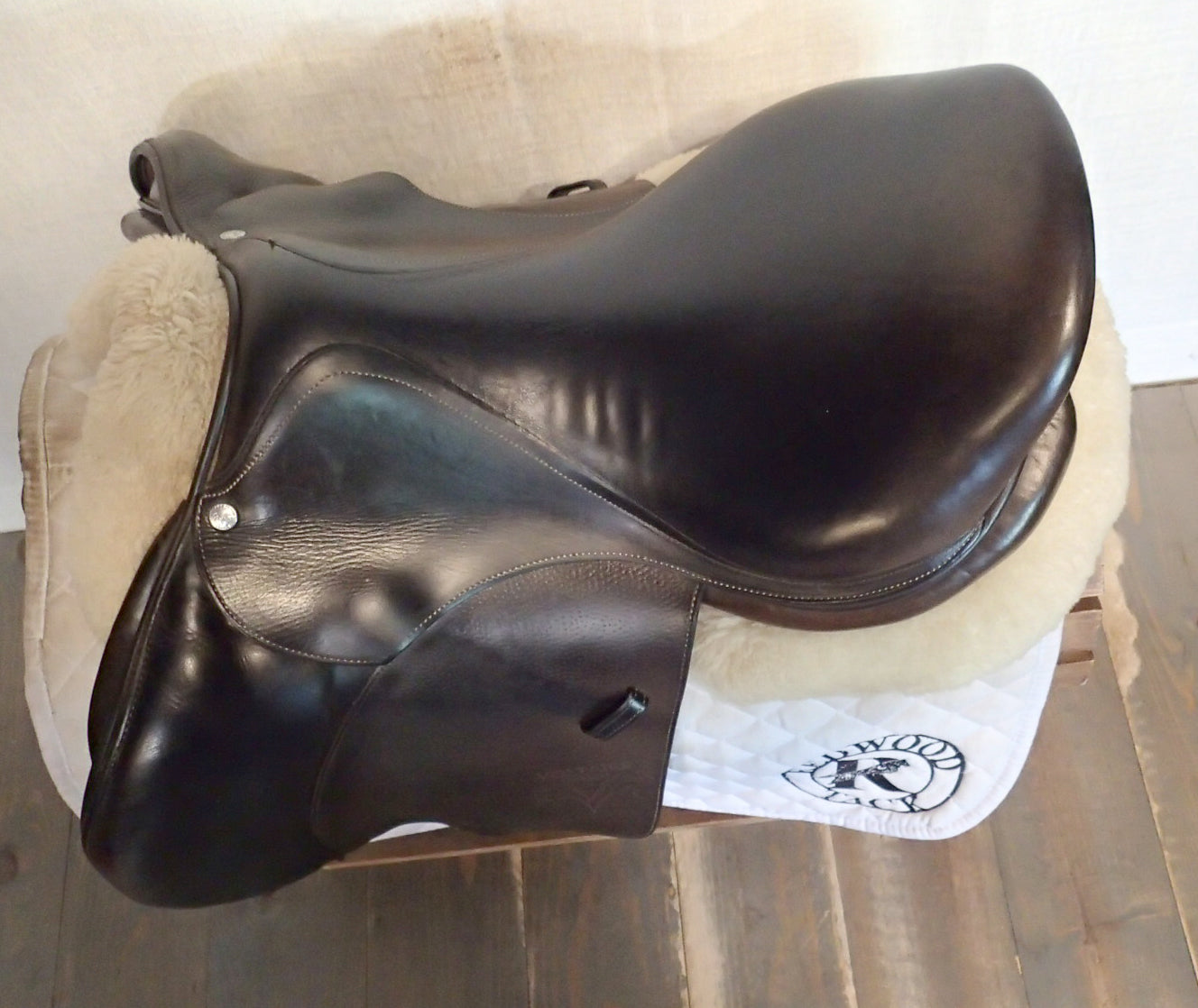 16.5" Antares Saddle - 2010 - 0N Flaps - 5" dot to dot