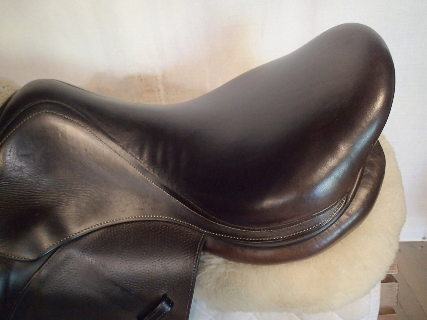 16.5" Antares Saddle - 2010 - 0N Flaps - 5" dot to dot