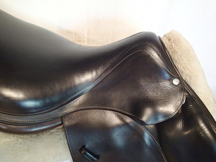 17.5" Voltaire Stuttgart Saddle - 2016 - 2A Flaps - 5" dot to dot - Pro Panels