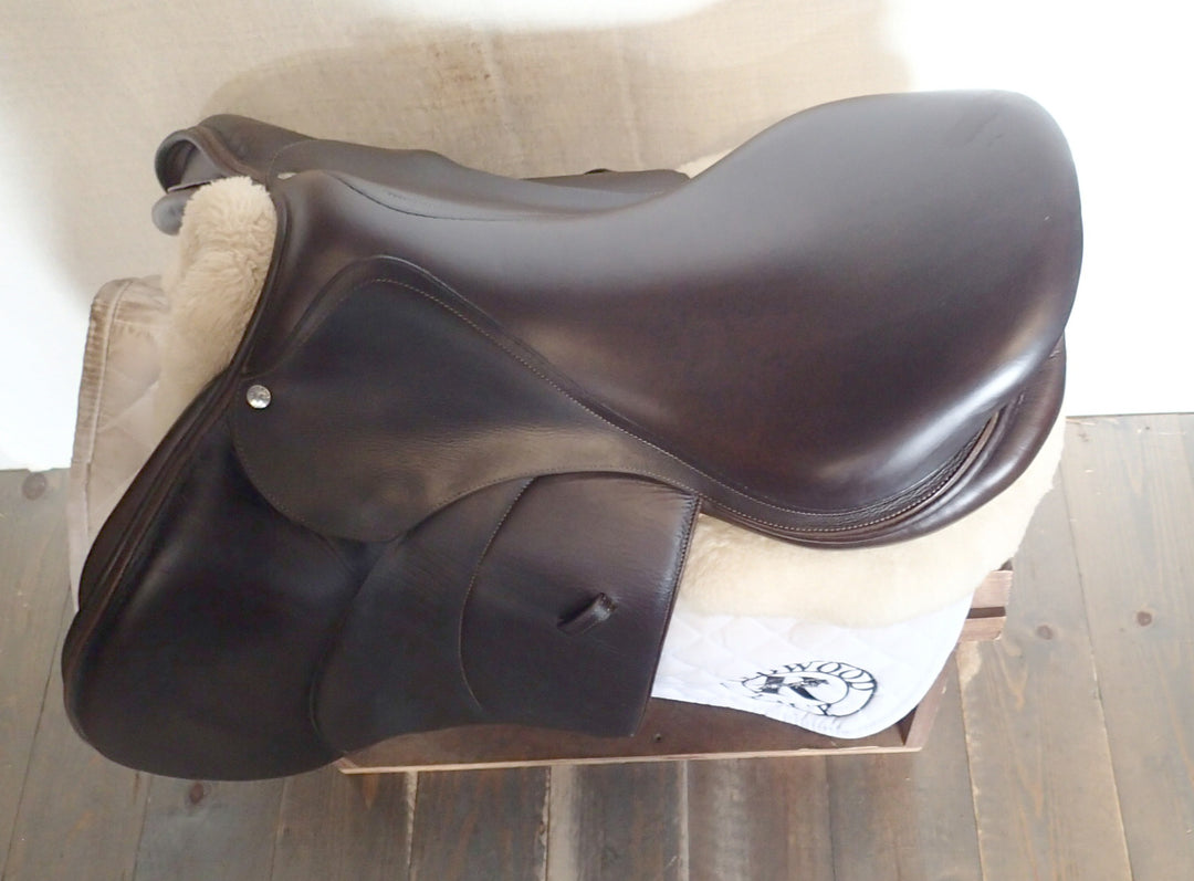 18.5" Voltaire Palm Beach Saddle - Full Buffalo - 2013 - 4AAAR Flaps - 4.75" dot to dot - FIN Panels