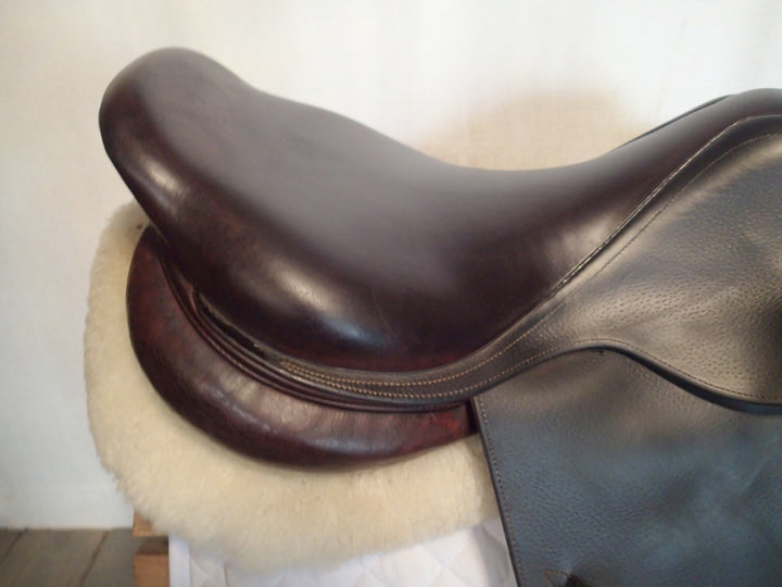 18" CWD Saddle - 2013 - 3C Flaps - SE02 - 4.5" dot to dot - Wool Flocked