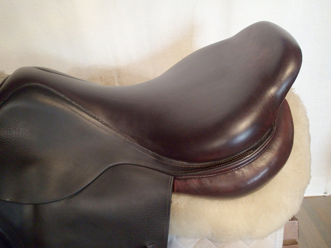 18" CWD Saddle - 2013 - 3C Flaps - SE02 - 4.5" dot to dot - Wool Flocked