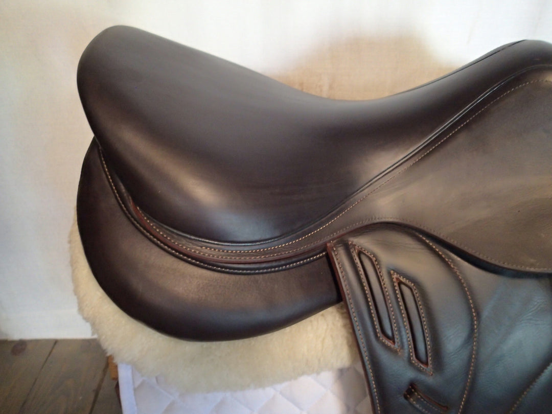 17.5" Devoucoux Biarritz Lab Saddle - Full Buffalo - 2017 - 3A Flaps - D3D - 5" dot to dot