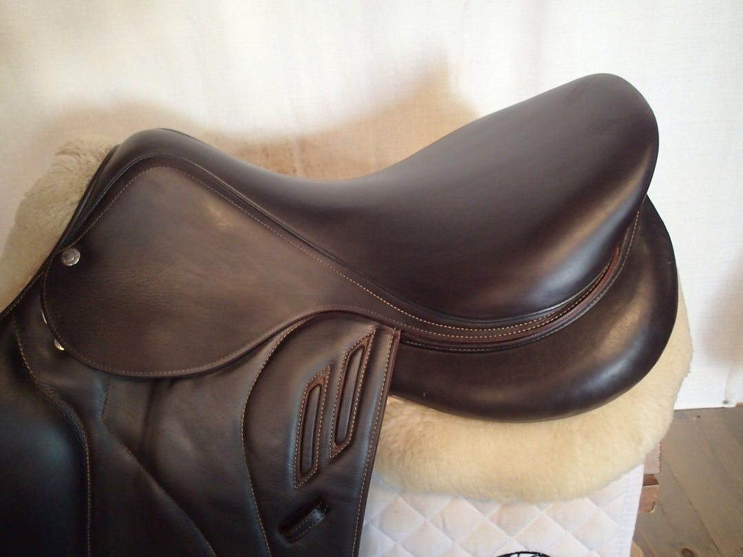 17.5" Devoucoux Biarritz Lab Saddle - Full Buffalo - 2017 - 3A Flaps - D3D - 5" dot to dot