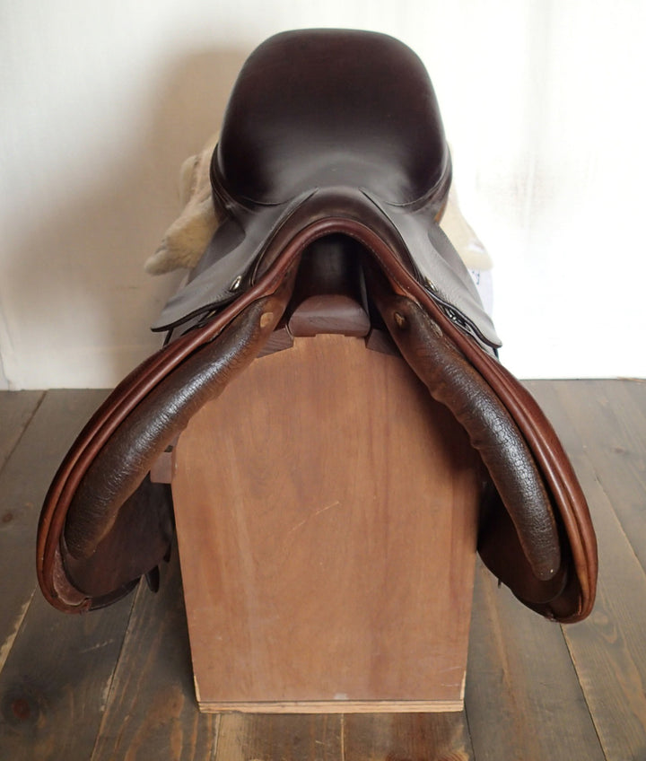 17" Butet Saddle - 2000 - P Seat - 1 Flaps - 4.25" dot to dot