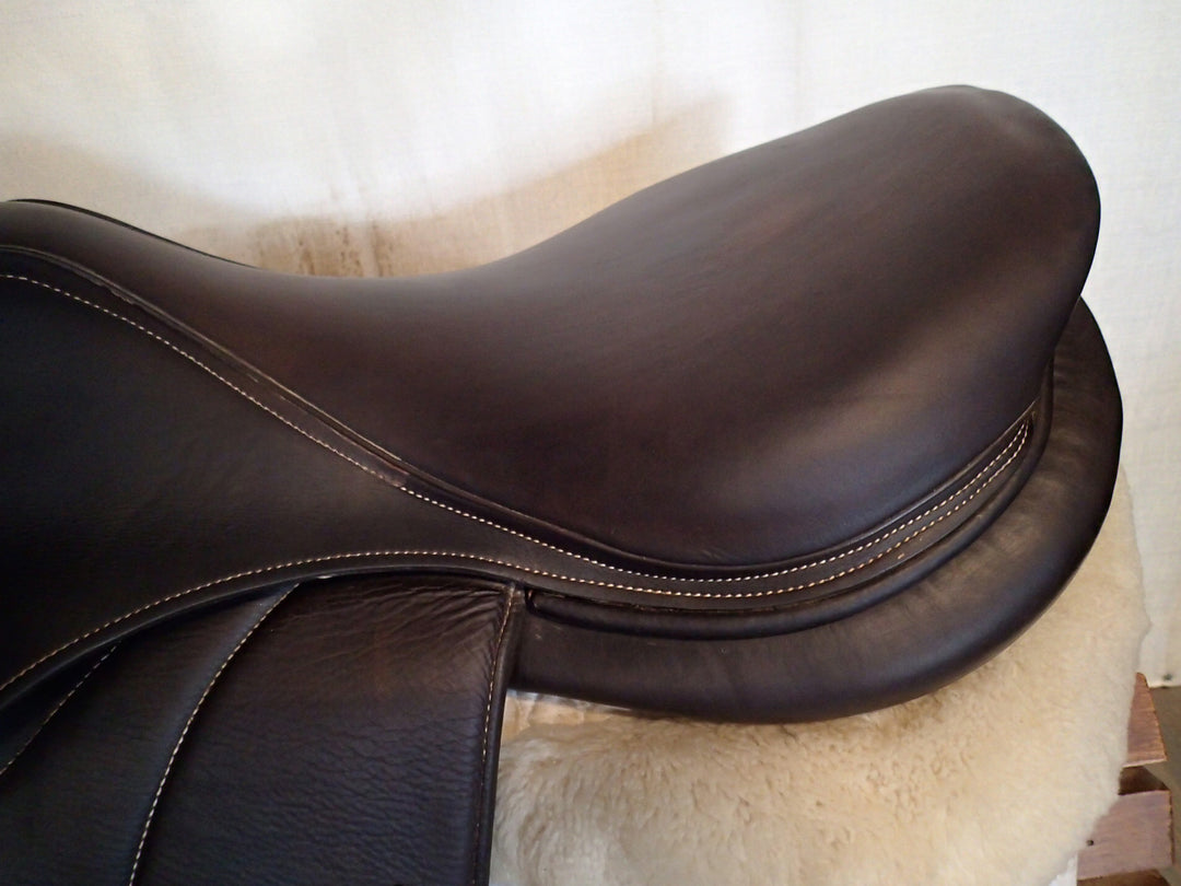 18" Voltaire Palm Beach Saddle - Full Buffalo - 2022 - 3A Flaps - 5" dot to dot - Pro Panels (254)