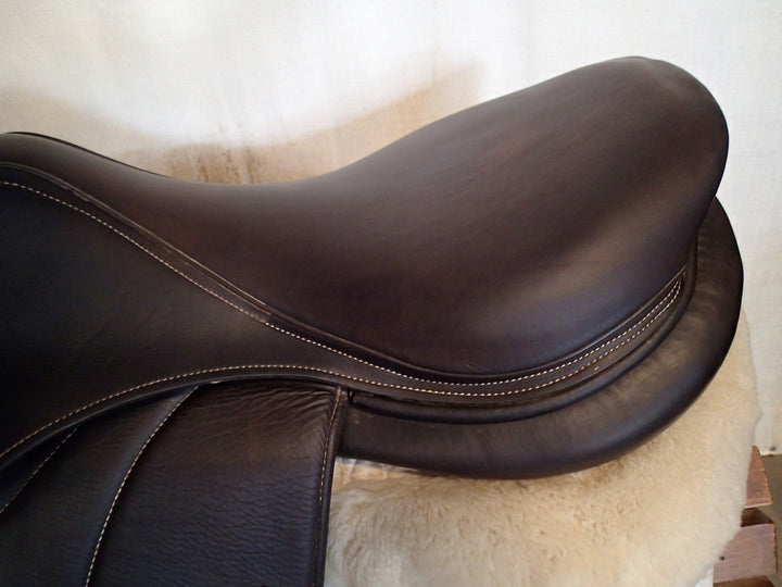 18" Voltaire Palm Beach Saddle - Full Buffalo - 2022 - 3A Flaps - 5" dot to dot - Pro Panels (254)